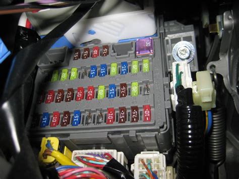 fuse box on honda crv 