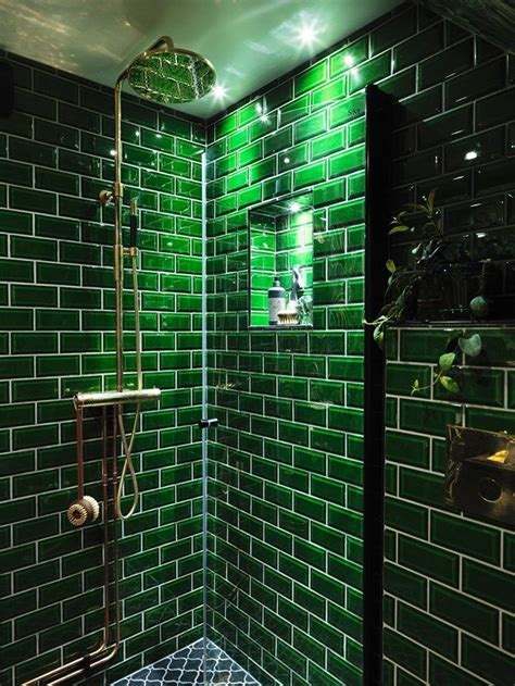 grönt kakel badrum