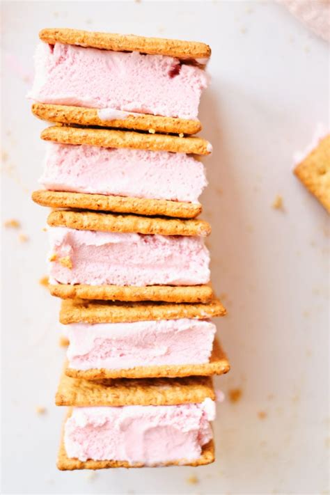 graham cracker ice cream sandwich