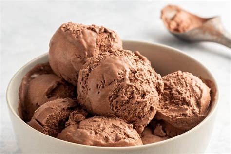 homemade chocolate ice cream without machine