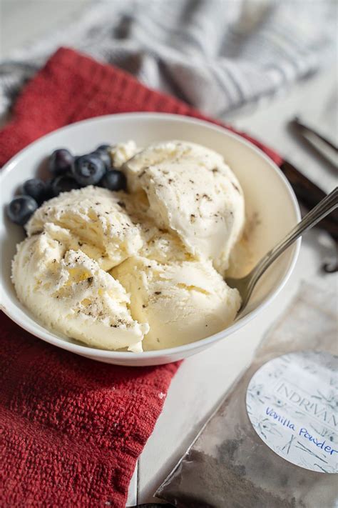 homemade vanilla bean ice cream
