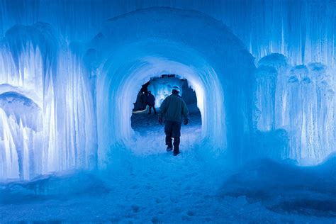 hotels near the ice castles in new hampshire