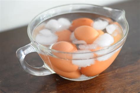 how long to let eggs sit in ice bath