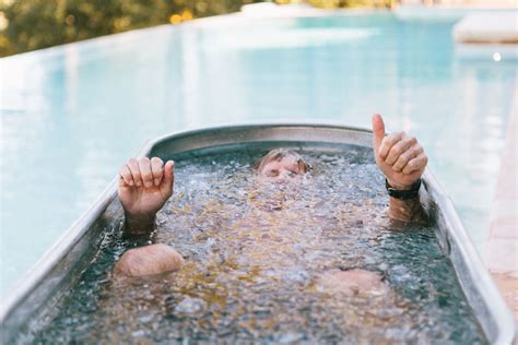 how long to stay in ice bath first time