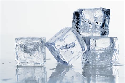 how much water is in an ice cube