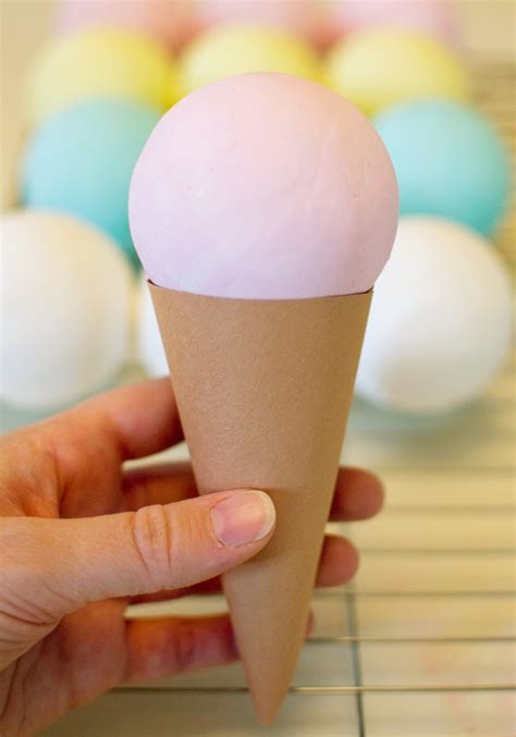 how to make a ice cream cone out of paper