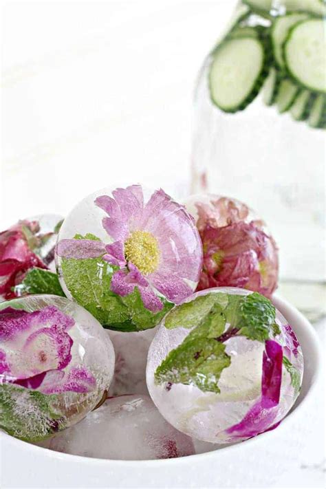 how to make ice cubes with flowers