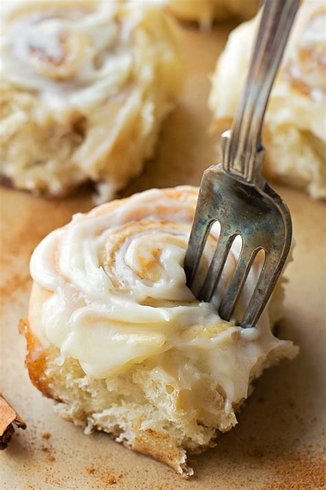 how to make icing for cinnamon rolls with cream cheese