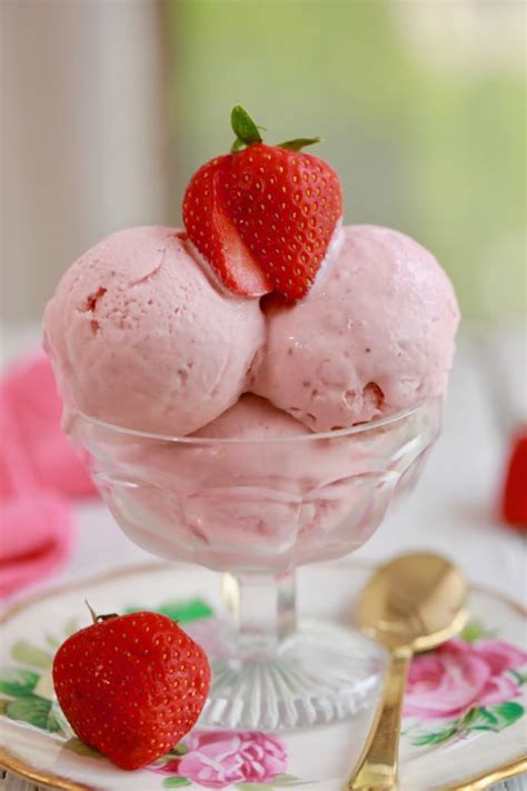 how to make strawberry ice cream in ice cream maker