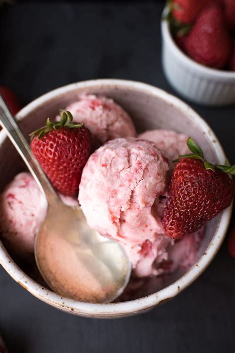 how to make strawberry ice cream with a blender