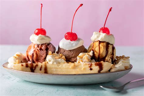 ice cream sundae calories