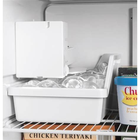ice maker in refrigerator