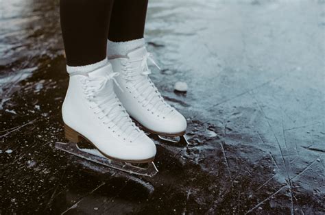 ice skates for wide feet