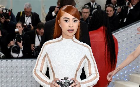 ice spice itching on red carpet