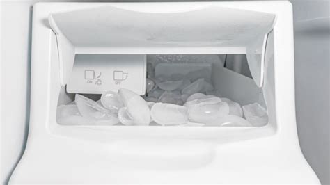 ice sticks together in ice maker