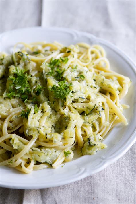krämig pasta med zucchini