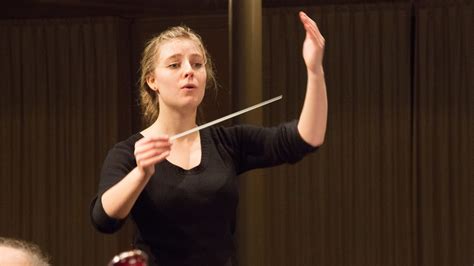kvinnlig dirigent korsord
