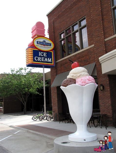 le mars ia ice cream parlor