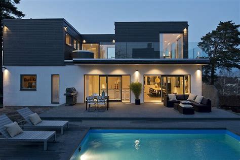 moderna hus med pool
