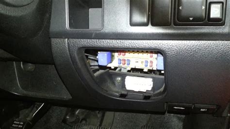 nissan note fuse box 