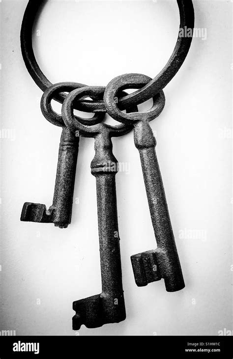 old-fashioned big head key, Old fashioned skeleton keys