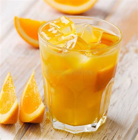 orange juice with ice