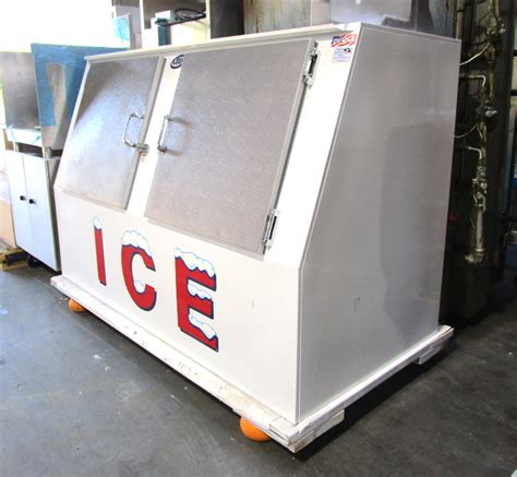 outdoor ice merchandiser freezer