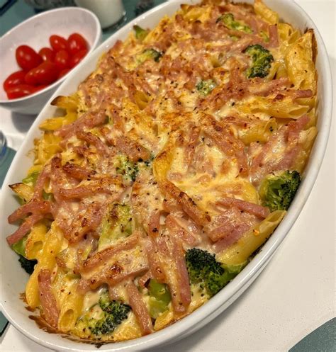 pastagratäng med skinka och broccoli