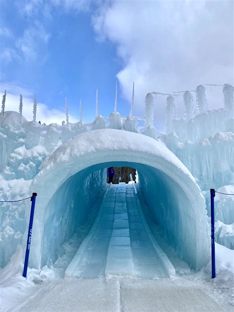 places to stay near ice castles nh