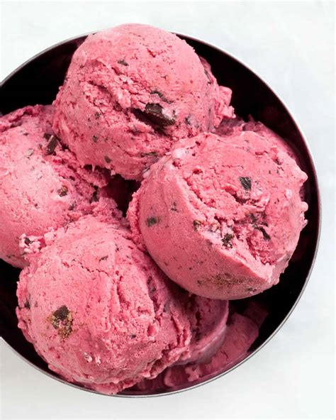 raspberry chocolate chip ice cream