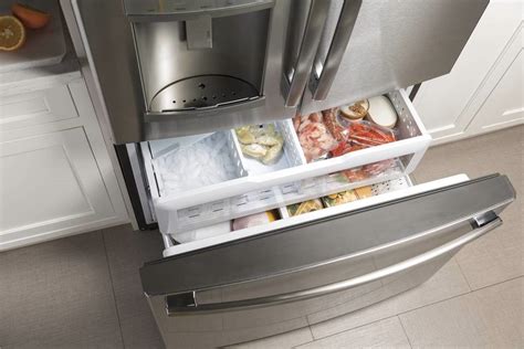 refrigerator freezer with nugget ice maker