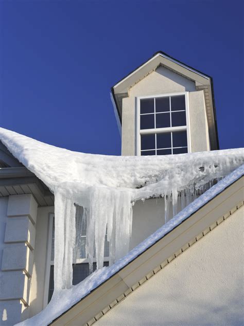 removing ice dams on roofs