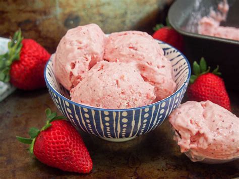 roasted strawberry ice cream