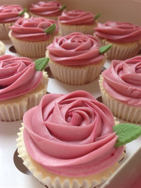 rosa cupcakes