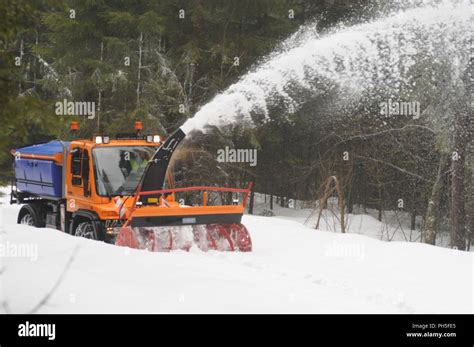 snow milling machine