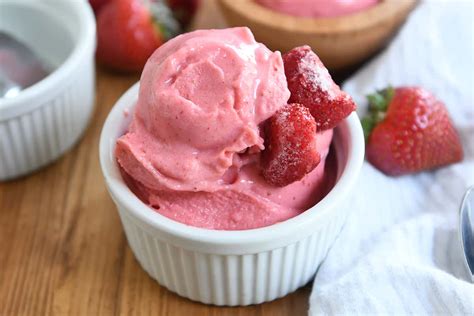 strawberry frozen yogurt recipe ice cream maker