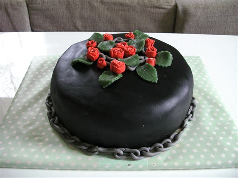 svart tårta