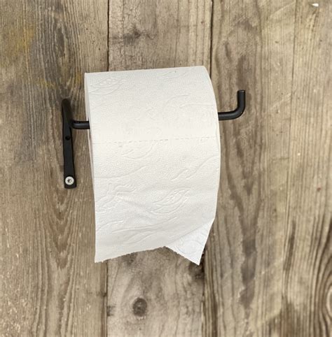 svart toalettpapper