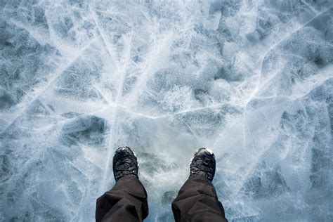 tread on thin ice