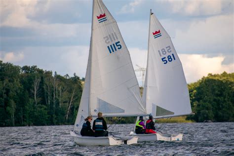 tvåkrona segelbåt