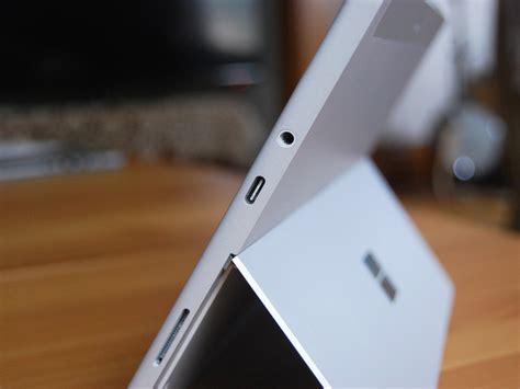 usb port on surface 3 tablet, Does the microsoft surface tablet have a usb port?