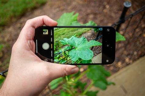 user using an app camera, How to use the camera on an android phone: the basics explained