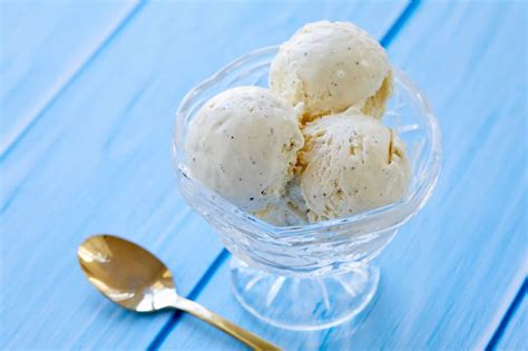 vanilla scoop ice cream