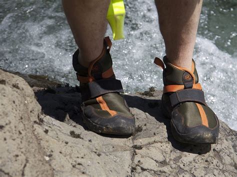 what shoes to wear for kayaking